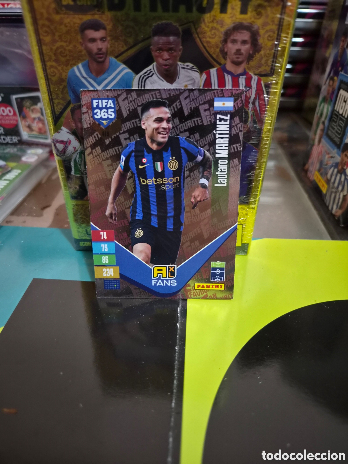 Figurine di Calcio: N&deg;419 Fans Lautaro Martinez FIFA 365 2027