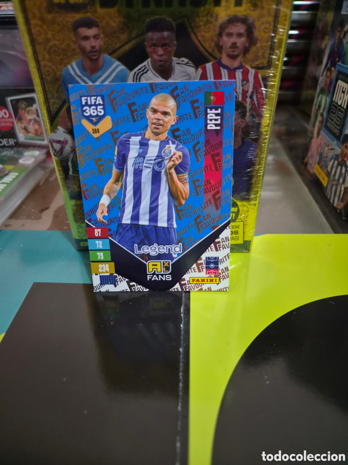 Fu&szlig;ball-Sticker: N&deg;364 Fans Blue Pepe FIFA 365 2027