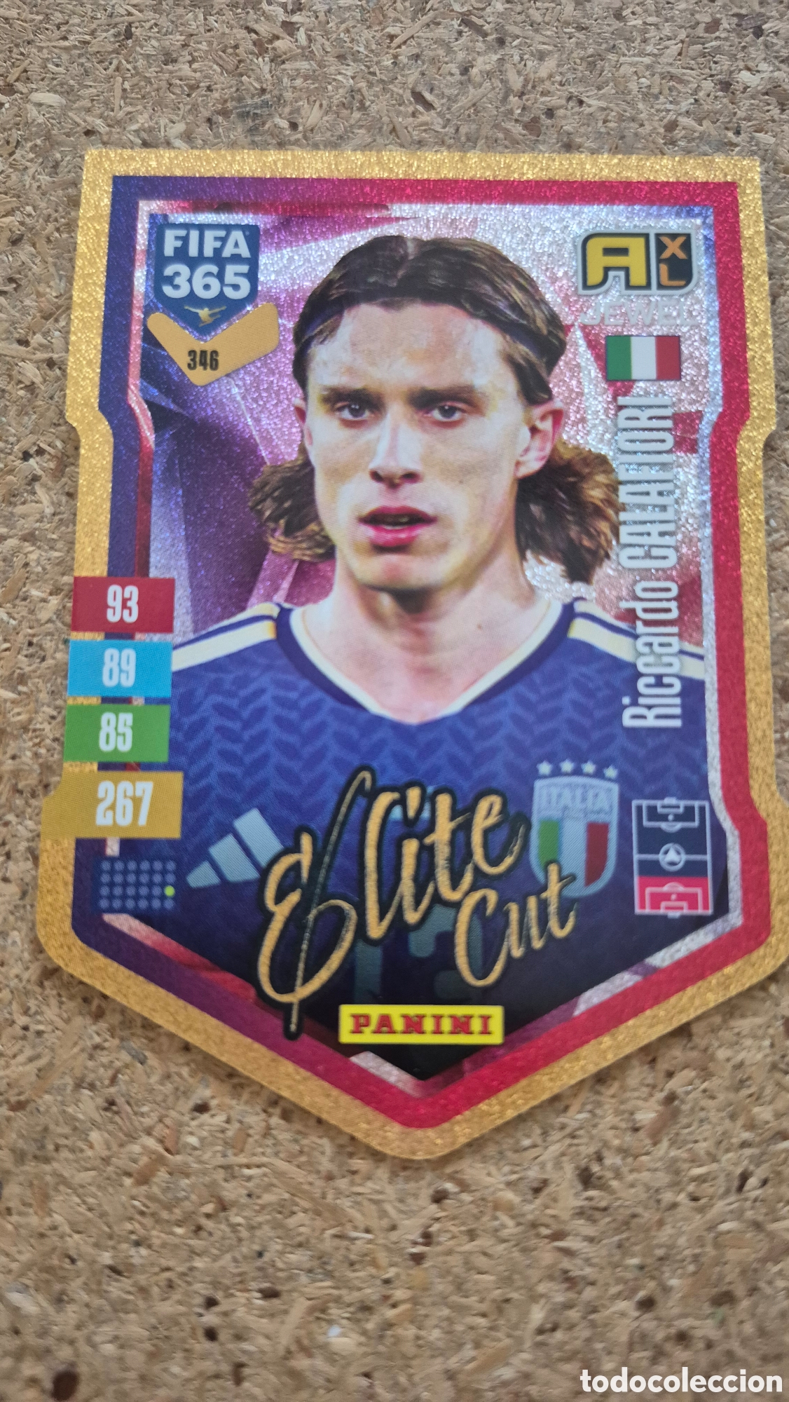 Fu&szlig;ball-Sticker: 346 365 ADRENALYN 26 27 RICCARDO CALAFIORI ITALIA ELITE CUT JEWEL 2026 2027 FIFA PANINI AAV