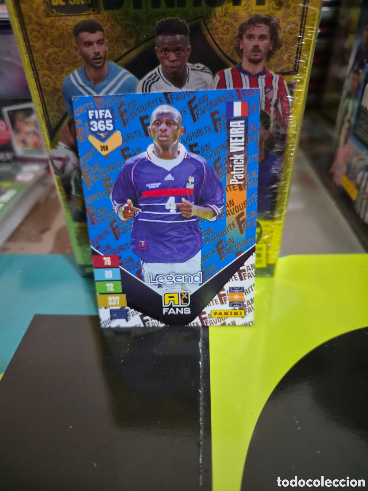 Cartes &agrave; collectionner de Football: N&deg;399 Fans Blue Vieira FIFA 365 2027