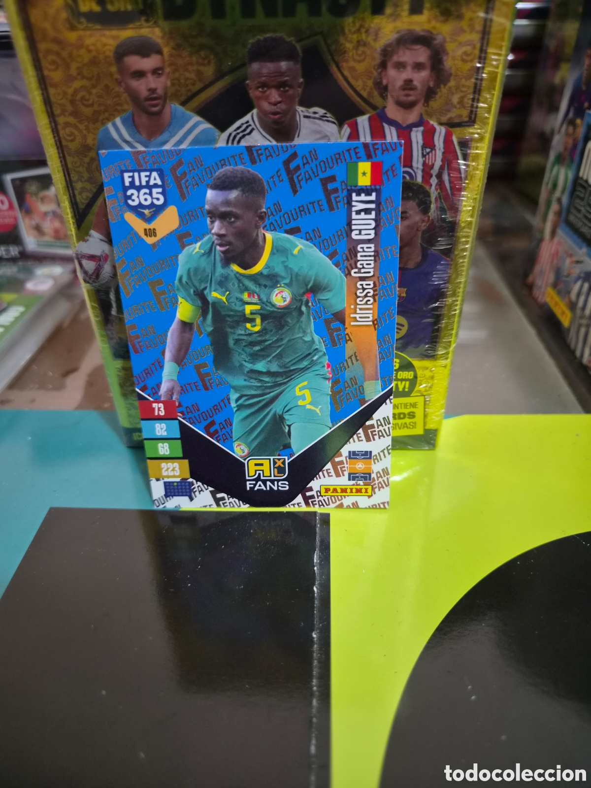 Fu&szlig;ball-Sticker: N&deg;406 Fans Blue Gueye FIFA 365 2027