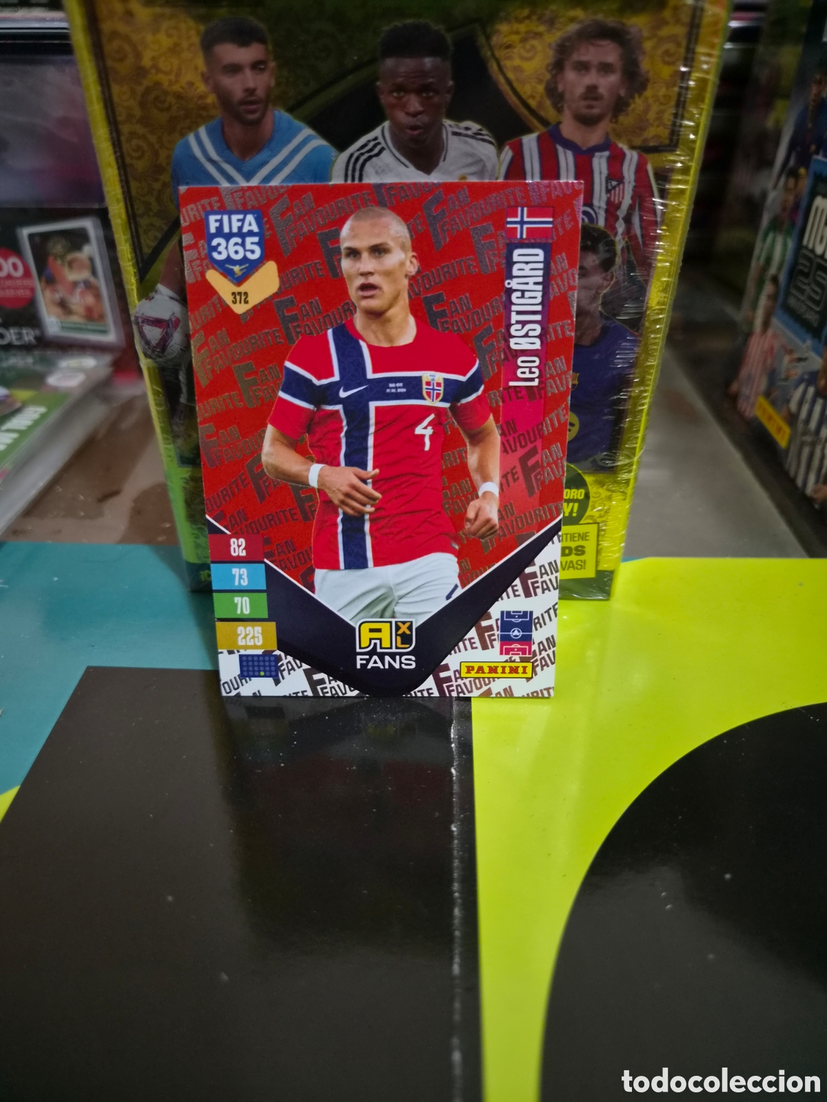 Football Stickers: N&deg;372 Fans Red &Oslash;stig&aring;rd FIFA 365 2027