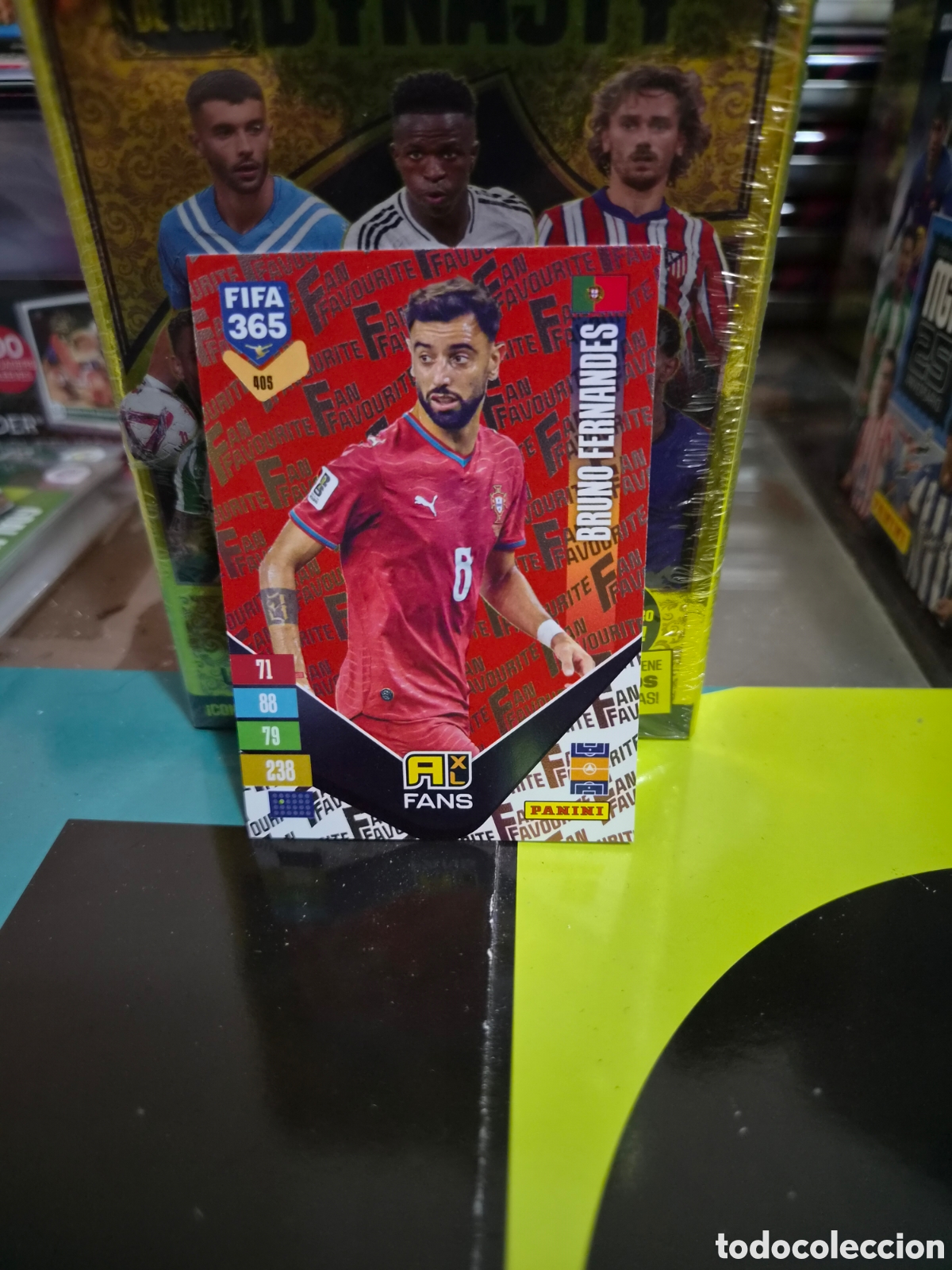 Figurine di Calcio: N&deg;405 Fans Red Bruno Fernandes FIFA 365 2027