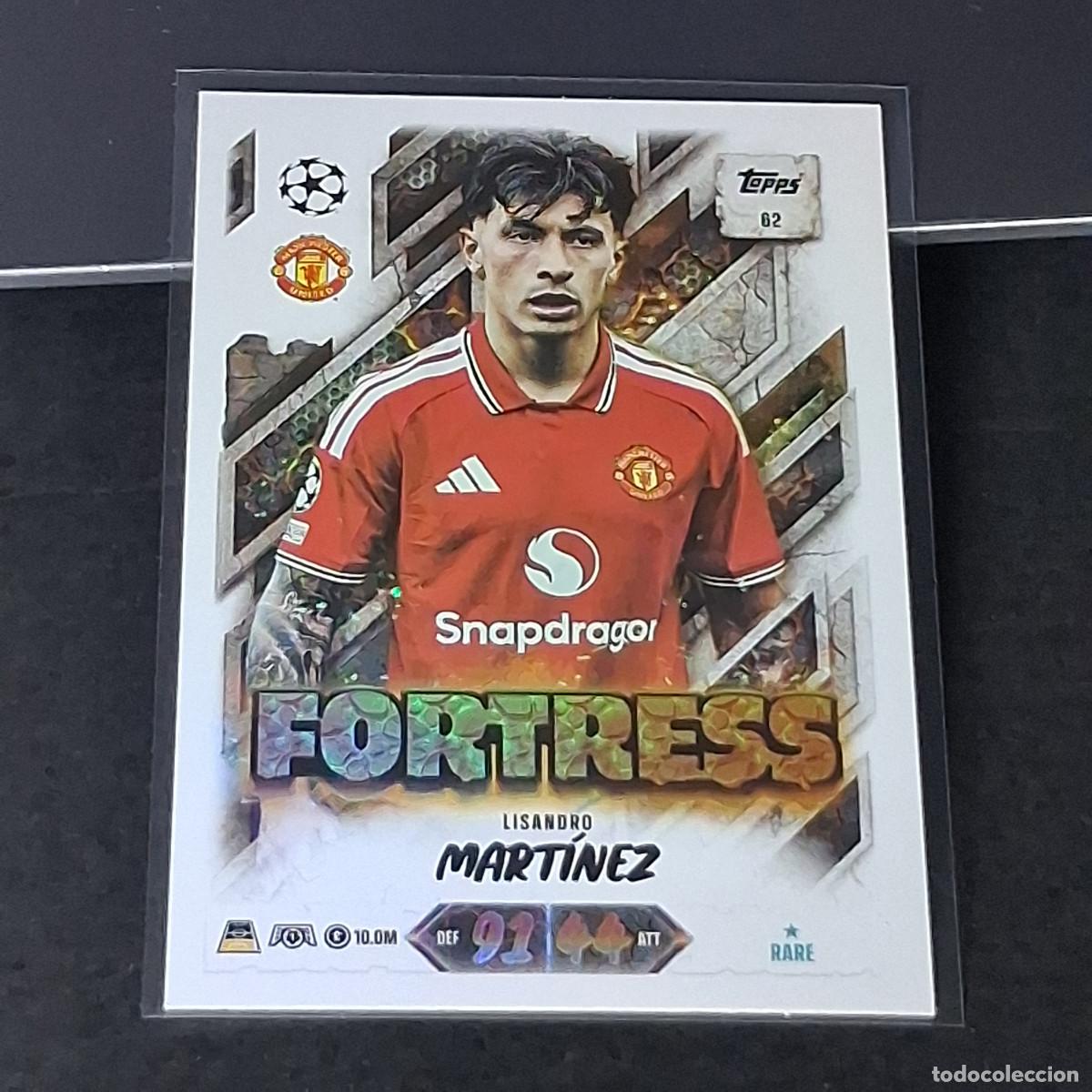 Cromos de f&uacute;tbol: D13 62 LISANDRO MART&Iacute;NEZ MANCHESTER UNITED FORTRESS MATCH ATTAX 26/27 2026 2027 TOPPS UCC