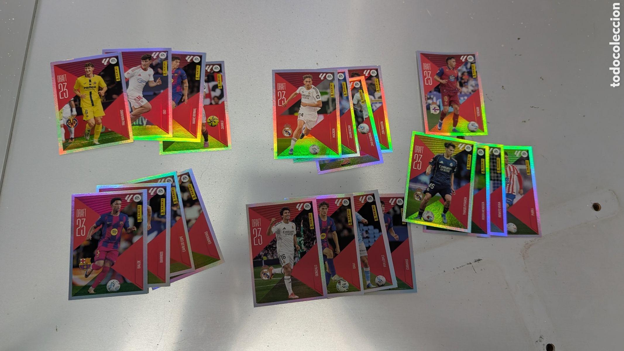 Fu&szlig;ball-Sticker: LOTE 21 DRAFT 23 DIFERENTES LIGA ESTE 2025/26 25 26 NUNCA PEGADOS SIN PEGAR
