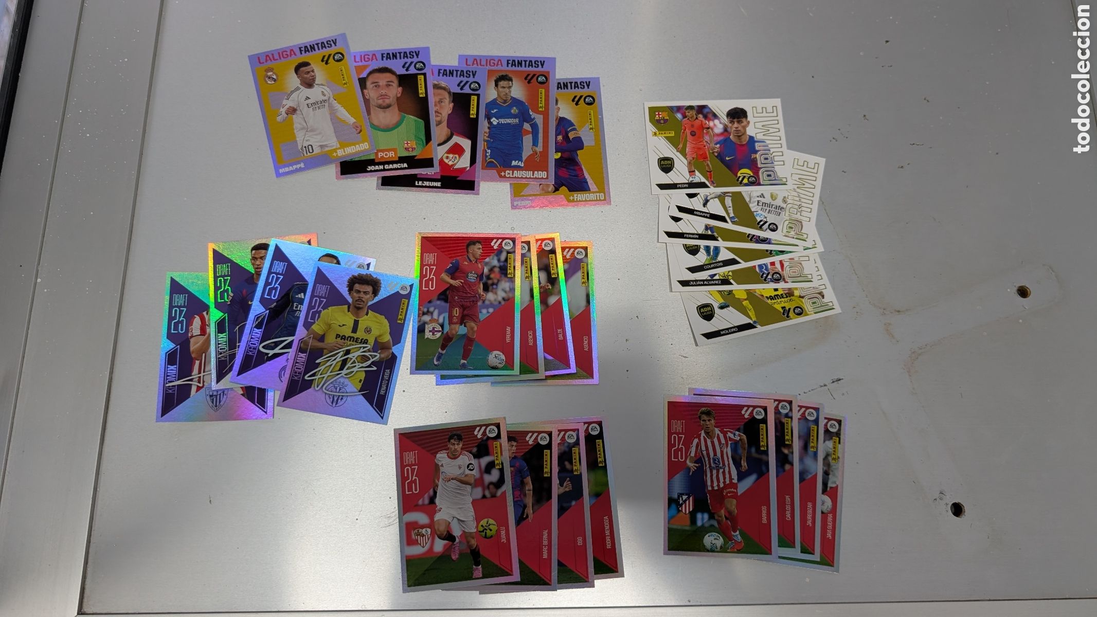 Cromos de f&uacute;tbol: LOTE 26 CROMOS BRILLANTES DIFERENTES DRAFT, FIRMADOS, ADN PRIME, FANTASY LIGA ESTE 2025/26 25 26