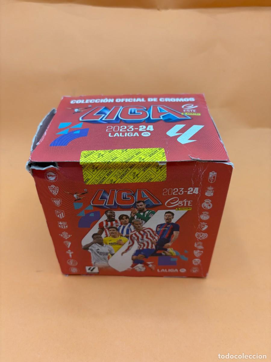 Cromos de f&uacute;tbol: CAJA EXPOSITORA 50 SOBRES CROMOS LIGA ESTE 2023-2024 PANINI - 400 CROMOS - PRECINTO PARCIAL