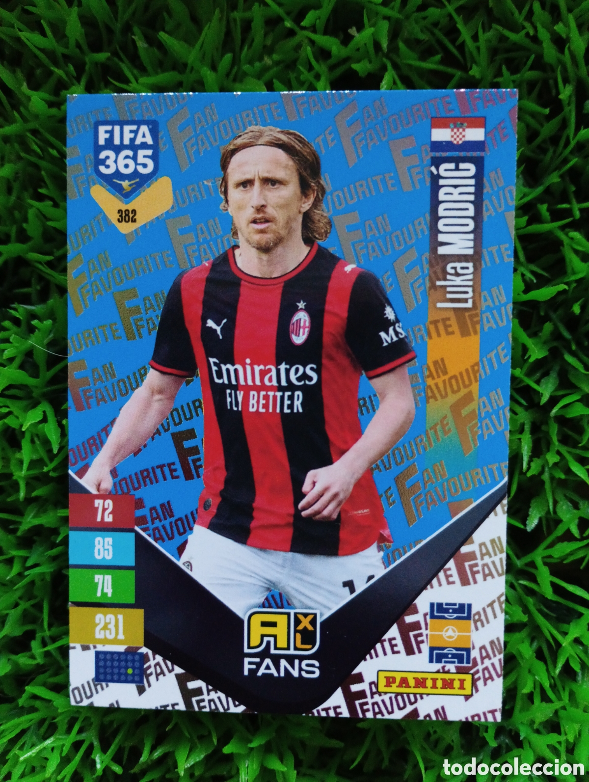 Cromos de f&uacute;tbol: Modric Milan FAN FAVOURITE PARALELA AZUL Fifa 365 Adenalyn 2027 # 382