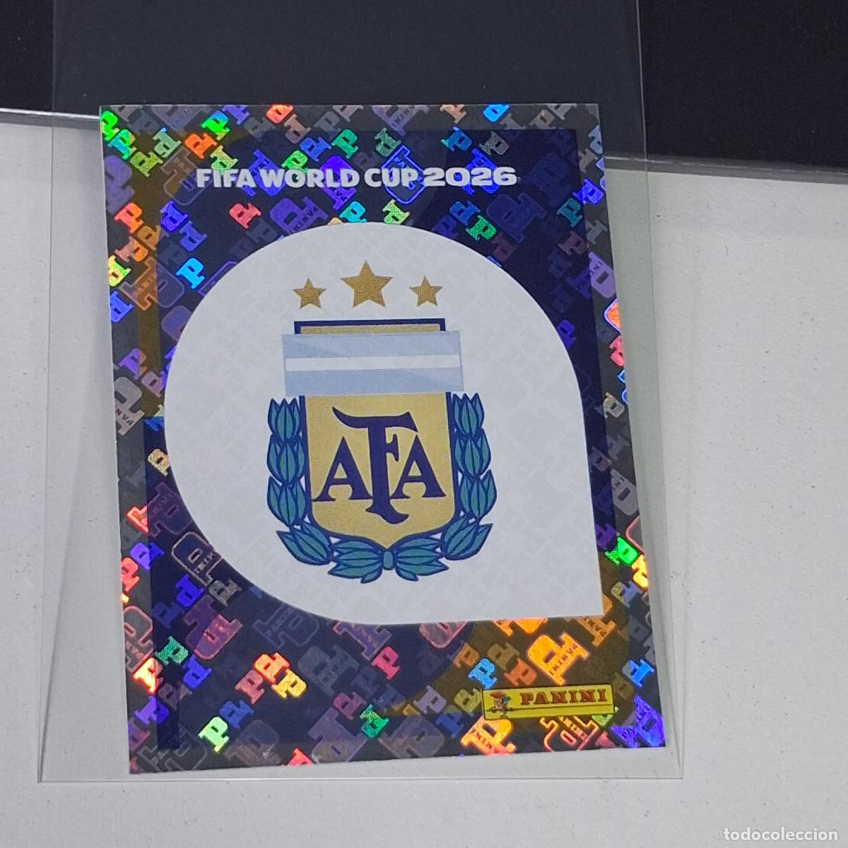 Cromos de f&uacute;tbol: B68 ARG1 EMBLEM ESCUDO 1 ARGENTINA ARG MUNDIAL FIFA WORLD CUP 2026 STICKER PANINI