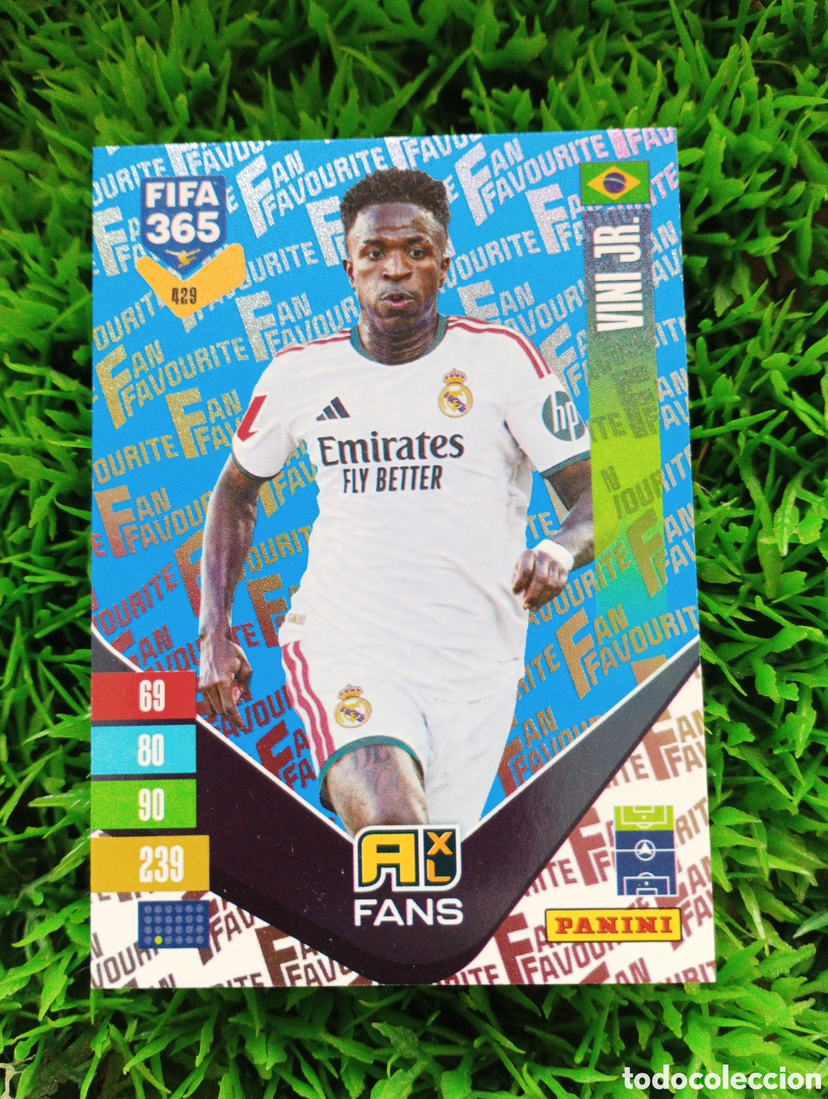 Cromos de f&uacute;tbol: Vinicius Real Madrid FAN FAVOURITE PARALELA AZUL Fifa 365 Adrenalyn 2027 # 429