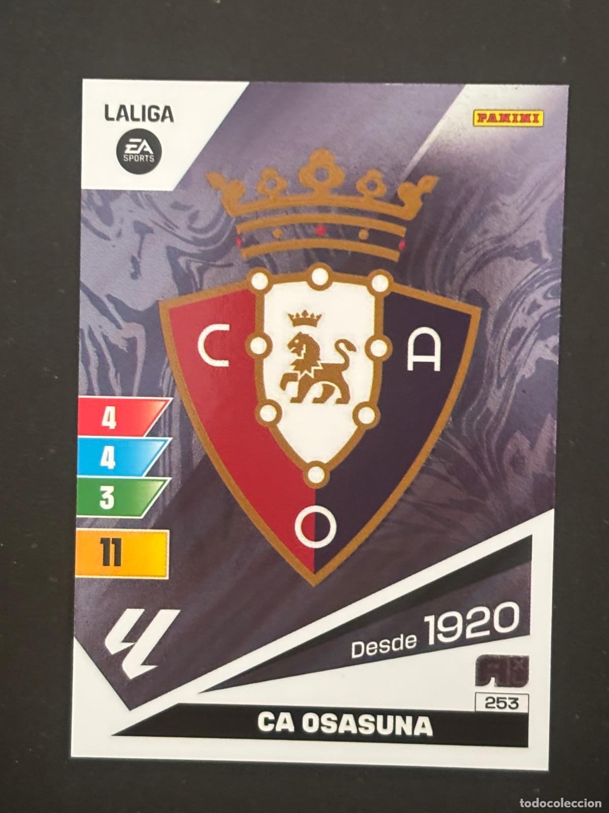 Cartes &agrave; collectionner de Football: 253 ESCUDO OSASUNA ADRENALYN XL LALIGA EA SPORTS 23-24 2023-2024 PANINI