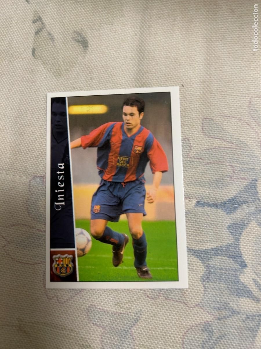 Cromos de f&uacute;tbol: INIESTA N&ordm; 666 ROOKIE BARCELONA NUEVO SE SOBRE MUNDICROMO 2002 2003