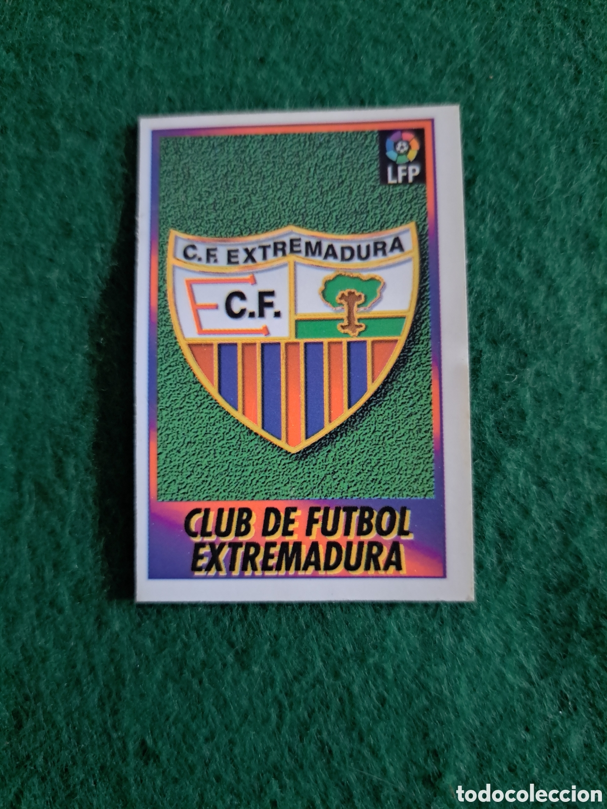 Cromos de f&uacute;tbol: Extremadura escudo. N&deg;92. Bollycao Liga 96-97. Sigue la Liga