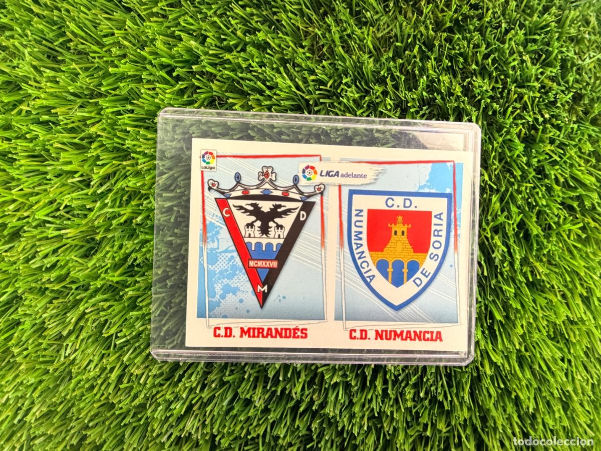 Cromos de f&uacute;tbol: N&ordm; 8 CD Mirand&eacute;s - CD Numancia Escudos Liga Adelante Liga Este 15 16