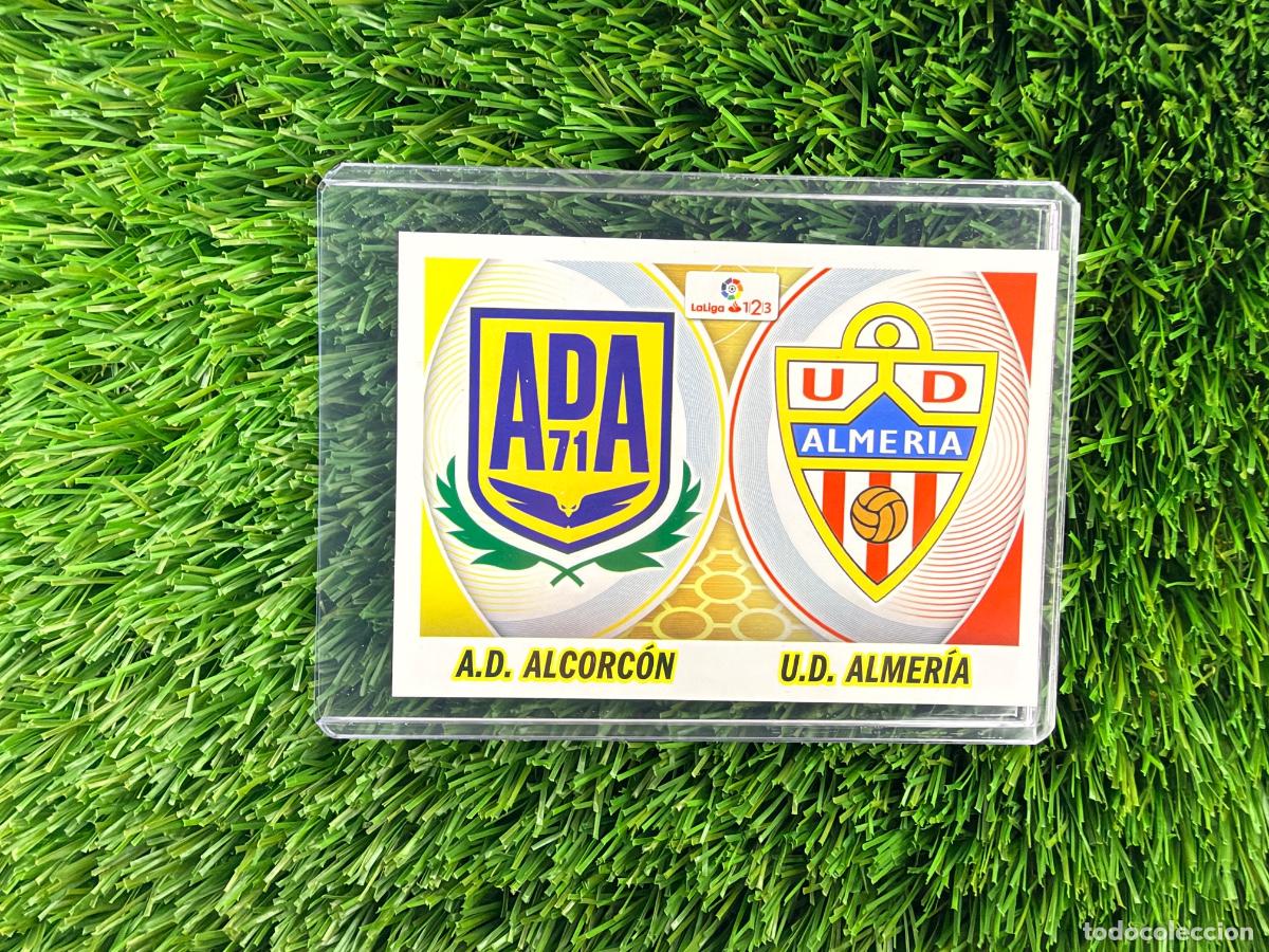 Cromos de f&uacute;tbol: N&ordm; 1 AD Alcorc&oacute;n - UD Almer&iacute;a Escudos La Liga 1, 2, 3 Liga Este 16 17