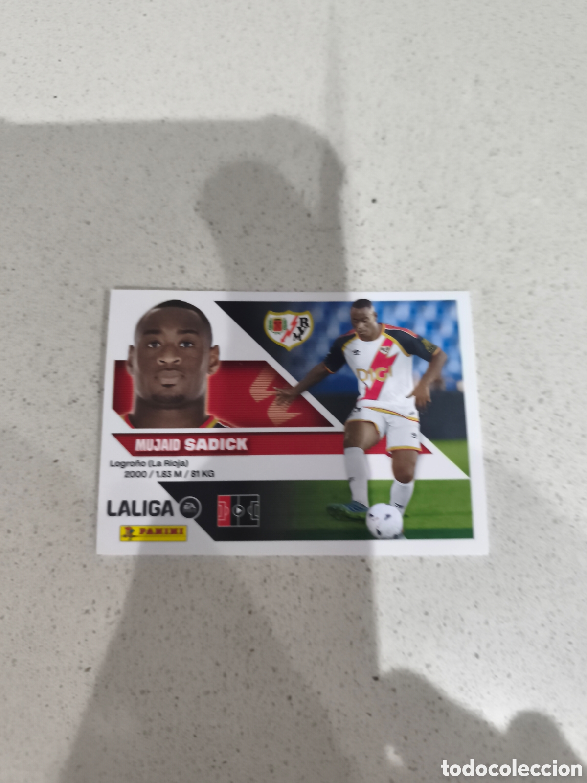 Cromos de f&uacute;tbol: CROMO N&Uacute;MERO 49 &Uacute;LTIMO FICHAJE SADICK RAYO VALLECANO. LIGA ESTE 26/27. PANINI. CUARTA EDICI&Oacute;N.