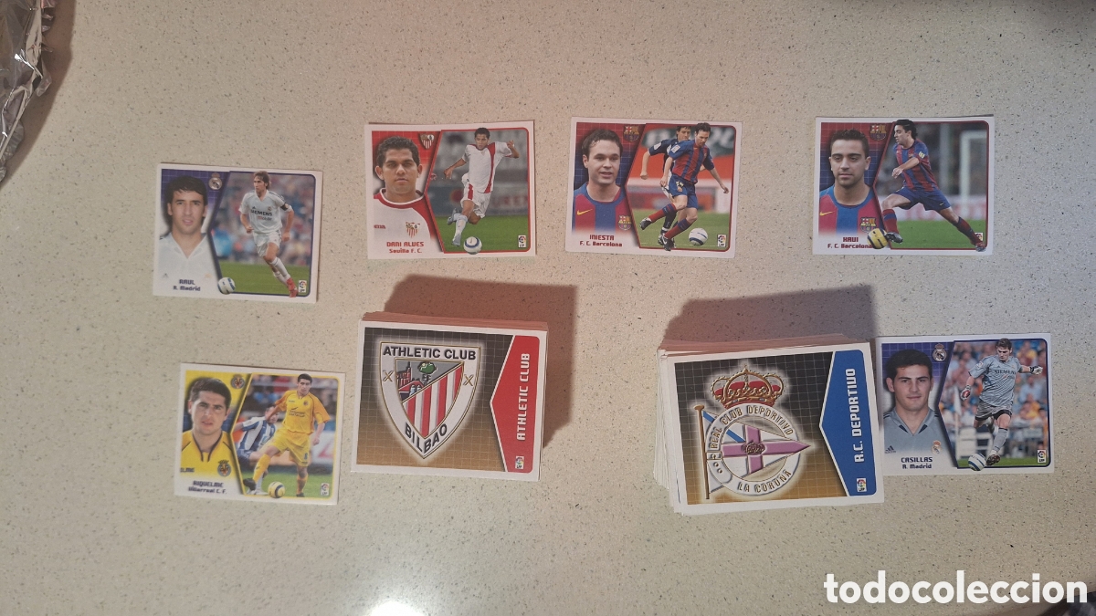 Cromos de f&uacute;tbol: Lote 300 + cromos Ediciones Este 2005 2006 ( incluye Iniesta, Casillas, Xavi, Ra&uacute;l y Dani alves