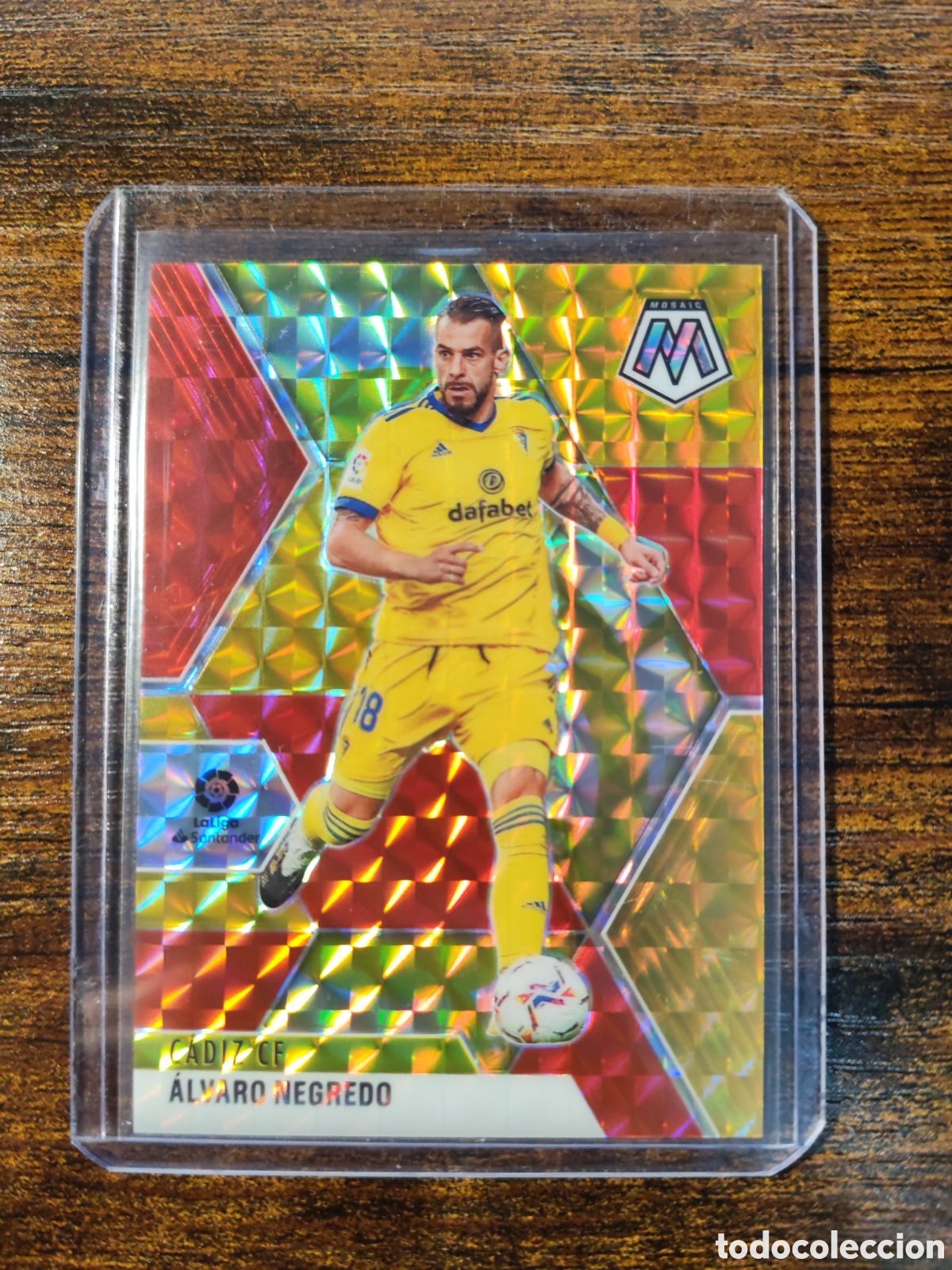 Cromos de f&uacute;tbol: &Aacute;lvaro Negredo C&aacute;diz Choice Red & Gold /88 #46 Mosaic La Liga 20-21