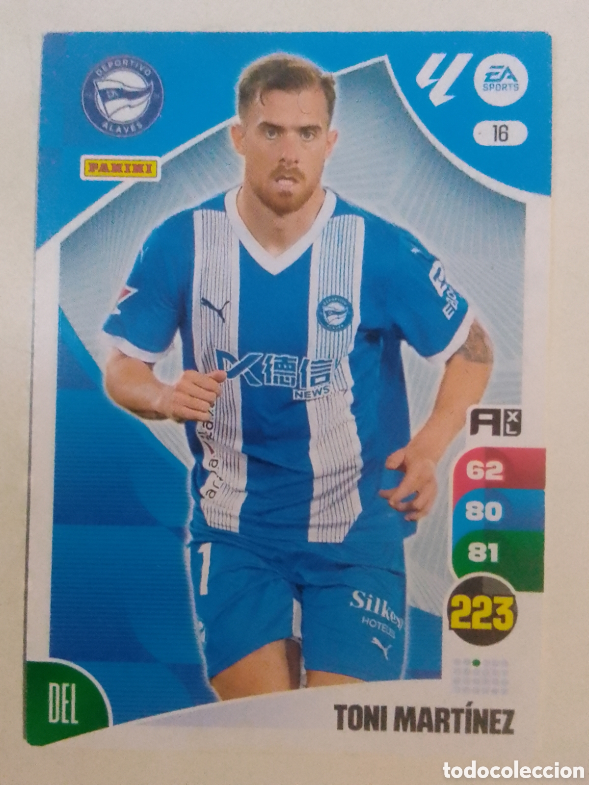 Cromos de f&uacute;tbol: Adrenalyn XL 2024-25 n&deg; 16 Toni Mart&iacute;nez &bull; Alav&eacute;s.