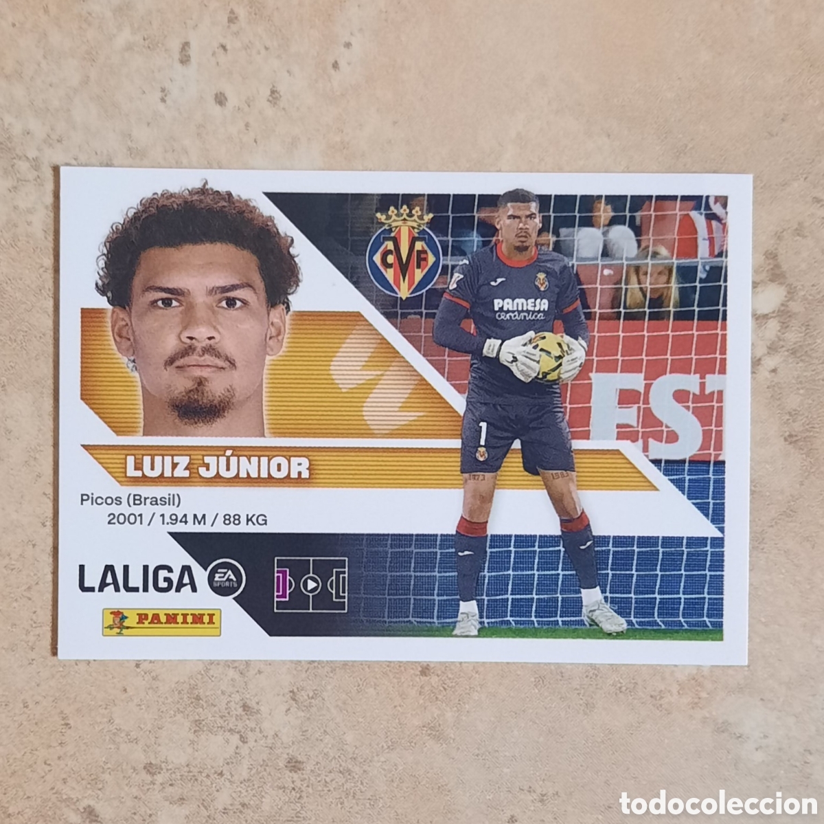 Cromos de f&uacute;tbol: #3 Luiz Junior n&uacute;mero 3 del Villarreal. Cromo Liga Este 26-27 2026-2027