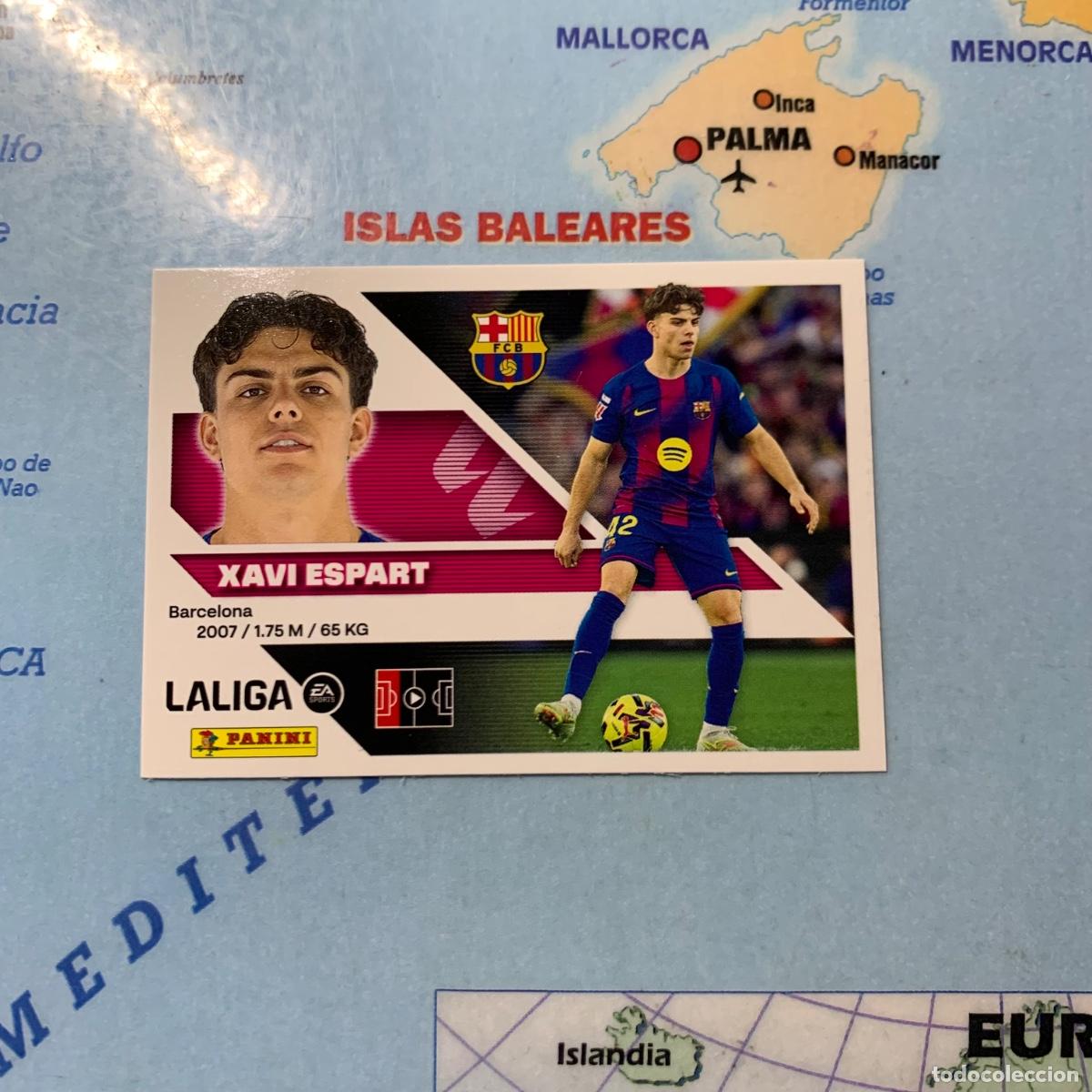 Figurine di Calcio: Xavi Espart coloca n&uacute;mero 10 Bis del Barcelona cromo de la liga este 26-27 2026-2027