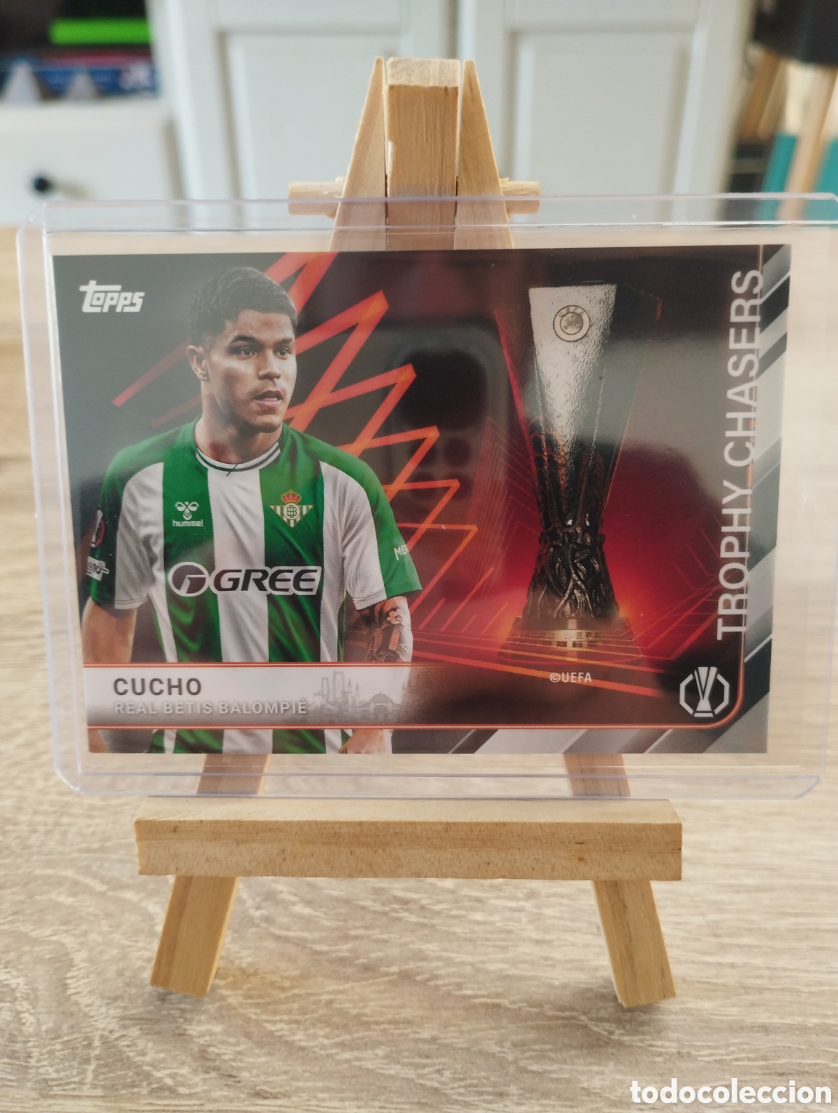 Figurine di Calcio: Cromo Topps Trophy Chasers Cucho Hern&aacute;ndez con el Betis