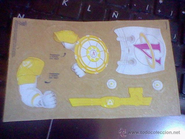 Collezionismo Figurine ritagliate antiche: cromo troquelado adhesivo PROMOCIONAL YOGUR Actimel Batallas 3d figura tipo GUERRERO AMARILLO.