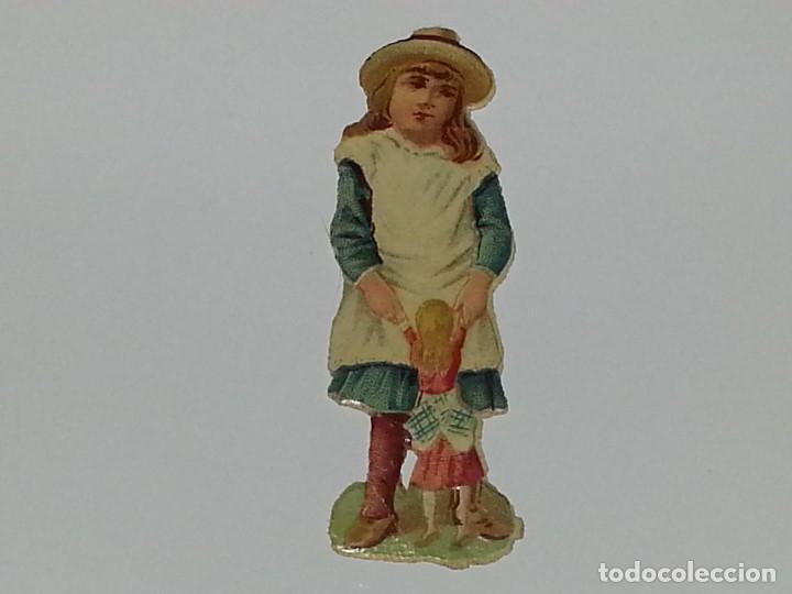 Colecionismo Cromos recortados antigos: ANTIGUO CROMO TROQUELADO ESPA&Ntilde;OL DE FINALES SIGLO XIX PPIOS SIGLO XX NI&Ntilde;A DE EPOCA CON MU&Ntilde;ECA