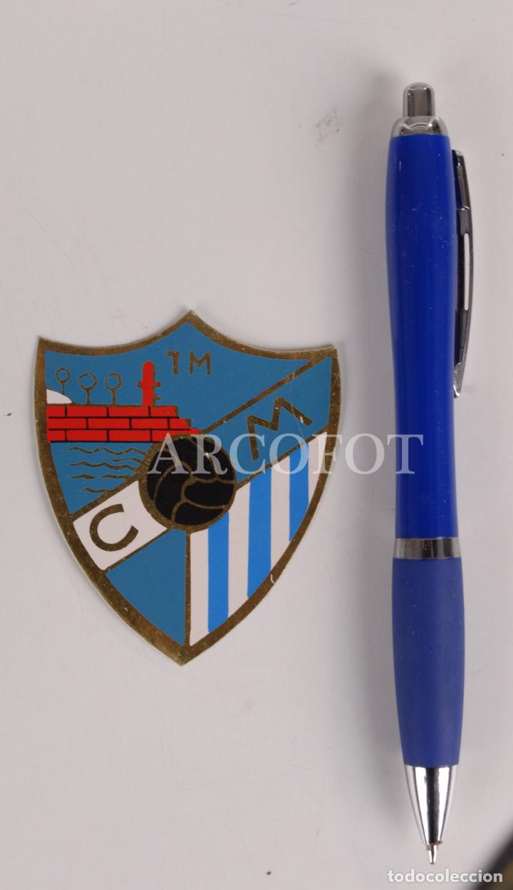Sammeln alte gestanzte Sammelbilder: A&ntilde;os '70 - Pegatina / Cromo de Escudo de equipo de F&uacute;tbol M&Aacute;LAGA