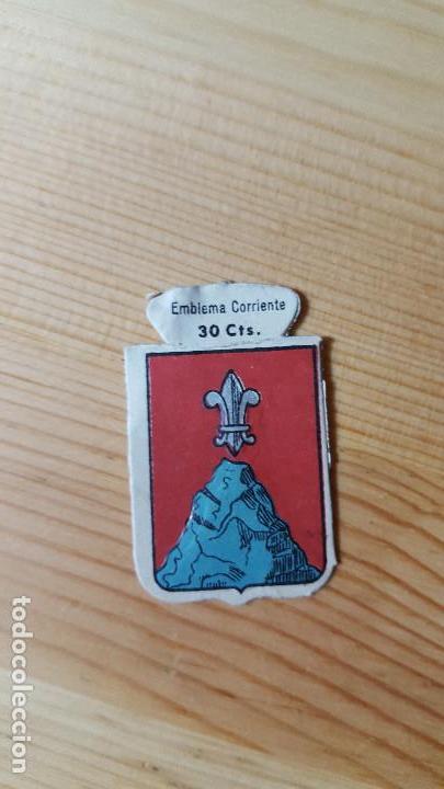 Colecionismo Cromos recortados antigos: Auxilio Social Emblema Corriente 30 cents Serie B N&ordm; 42 Agramunt