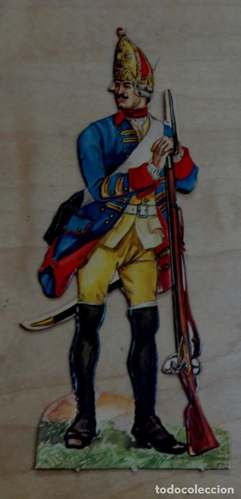 Collectionnisme Cartes &agrave; collectionner massicot&eacute;es anciennes: CROMO TROQUELADO REGIMIENTO DE INFANTER&Iacute;A N&ordm; 6 GRANADERO 1740 SERIE A-3 PRUSA 10X5 CM.