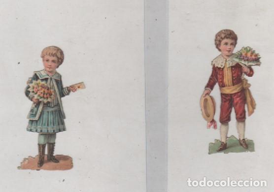 Coleccionismo cromos troquelados antiguos: Dos cromos troquelados, ni&ntilde;os con flores y carta . Sin publicidad. 6,50 x 2 cm cada uno.