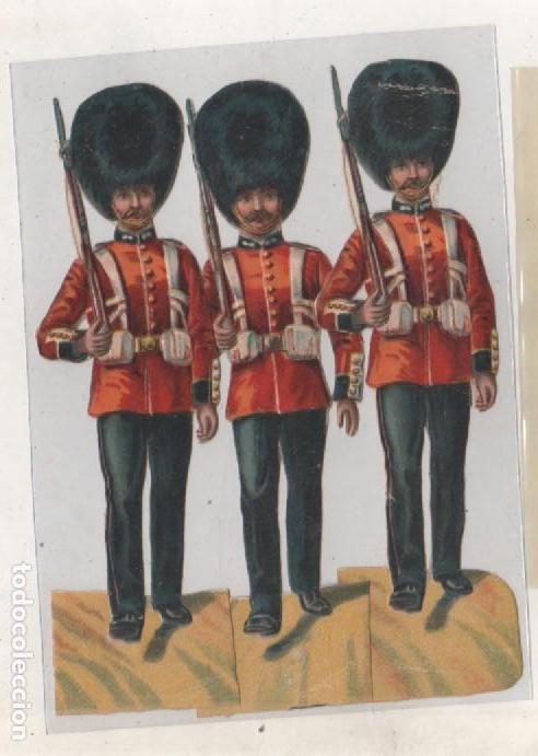 Sammeln alte gestanzte Sammelbilder: 3 cromos  troquelados  Soldados con gorro de piel de oso Guardia escocesa ?