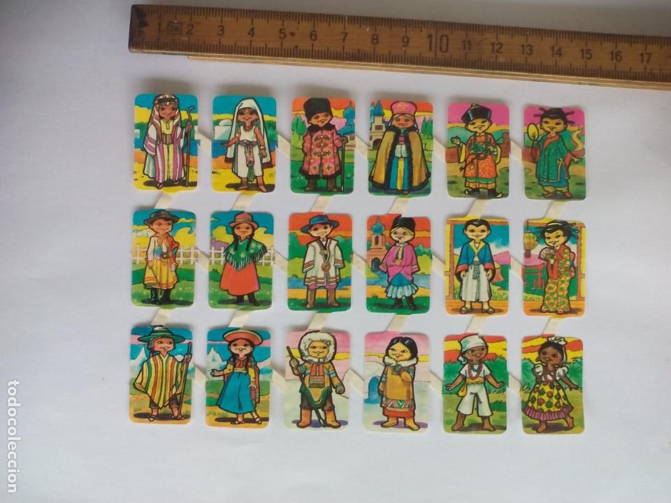 Collezionismo Figurine ritagliate antiche: L&Aacute;MINA DE CROMOS TROQUELADOS EN RELIEVE, CON TRAJES T&Iacute;PICOS O REGIONALES