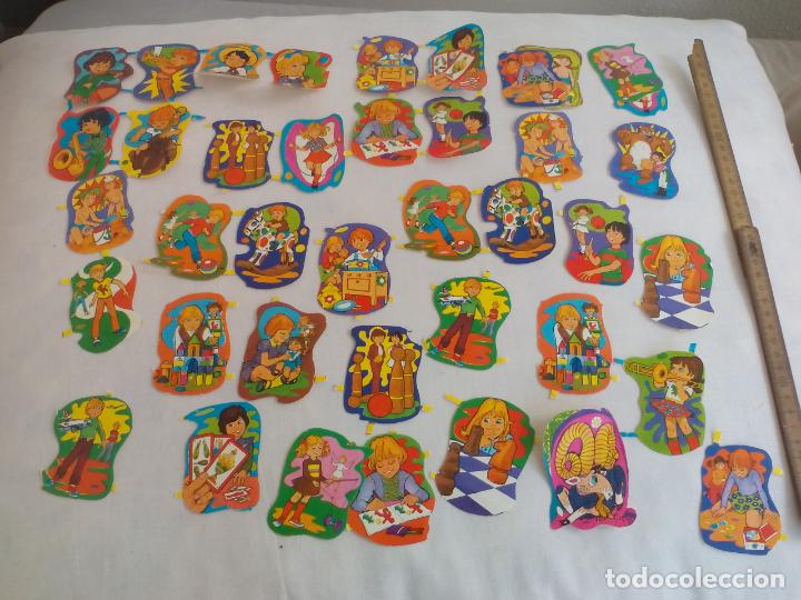 Coleccionismo cromos troquelados antiguos: DE CROMOS TROQUELADOS JUGANDO - Foto 1