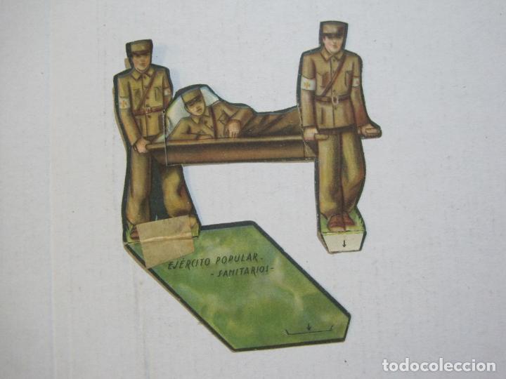 Coleccionismo Cromos troquelados antiguos: EJERCITO POPULAR-SANITARIOS-TRIPLE CROMO ANTIGUO TROQUELADO-VER FOTOS-(V-21.994)