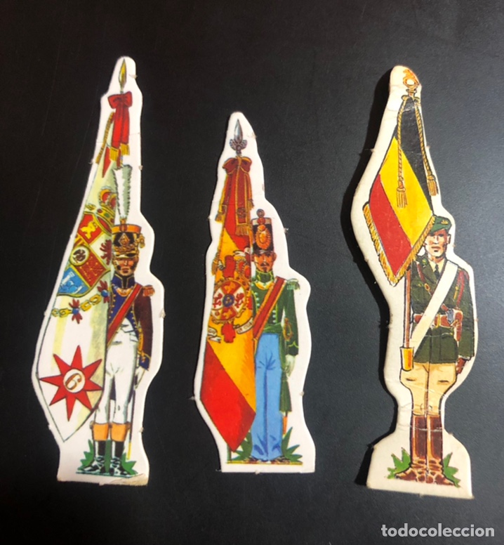 Collectable Antique Stamped Cards: LOTE 3 CROMOS TROQUELADOS UNIFORMADOS CON BANDERA
