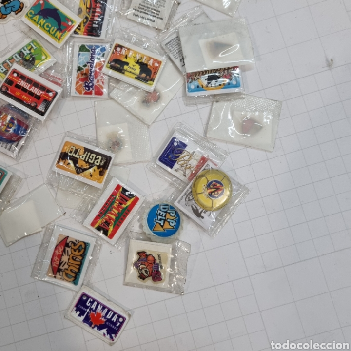 Coleccionismo cromos troquelados antiguos: Lote pegatinas cromos varias &eacute;pocas - Foto 4