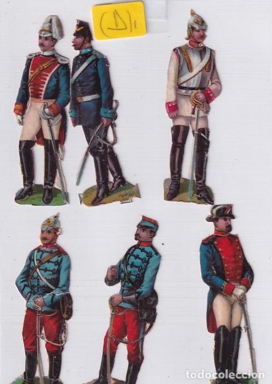 Colecionismo Cromos recortados antigos: 6 Antiguos cromos troquelados de soldados uniformes militares unos 7 cm