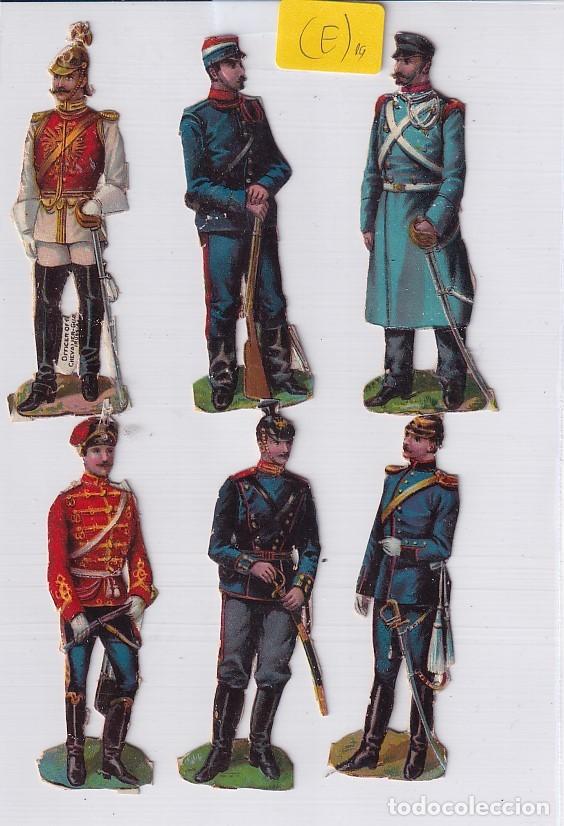 Colecionismo Cromos recortados antigos: 6 Antiguos cromos troquelados de soldados uniformes militares unos 7 cm