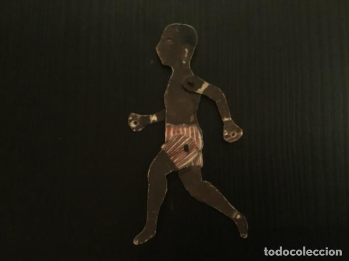 Colecionismo Cromos recortados antigos: Cromo troquelado articulado circa 1900 colecci&oacute;n desconocida figura hombre publicidad sastre Blanco