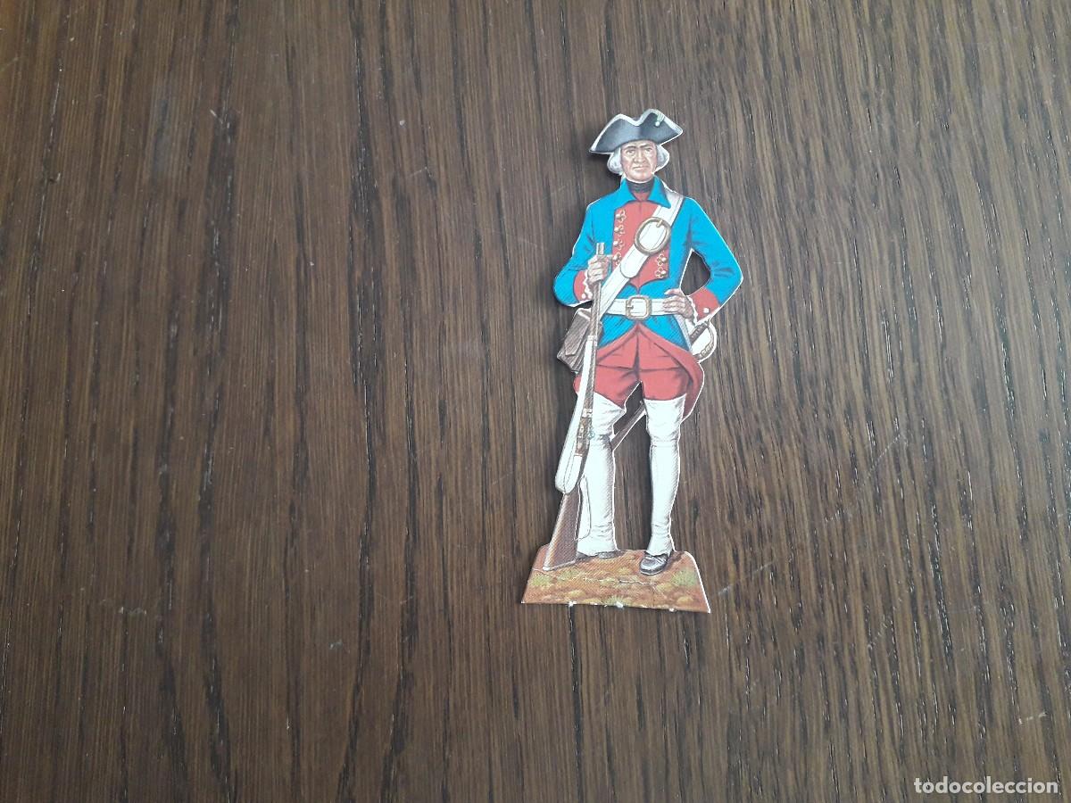 Coleccionismo Cromos troquelados antiguos: cromo troquelado de uniformes militares, serie Francia, cazador de a pie, a&ntilde;o 1760