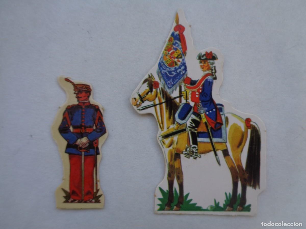 Sammeln alte gestanzte Sammelbilder: LOTE DE 2 CROMOS TROQUELADOS DE PHOSKITOS, UNIFORMES DE JOSE M&ordf; BUENO: CABALLERIA E INFANTERIA