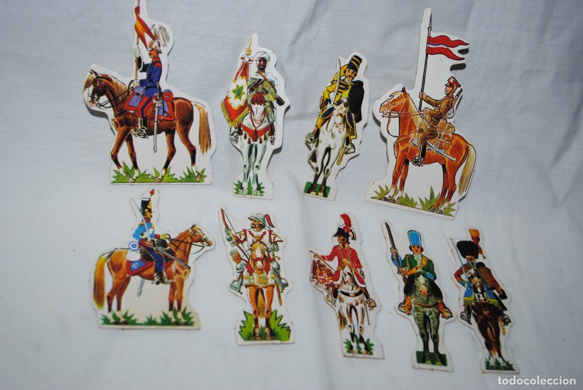 Colecionismo Cromos recortados antigos: CROMOS TROQUELADOS DE SOLDADOS A CABALLOS , LOTE .