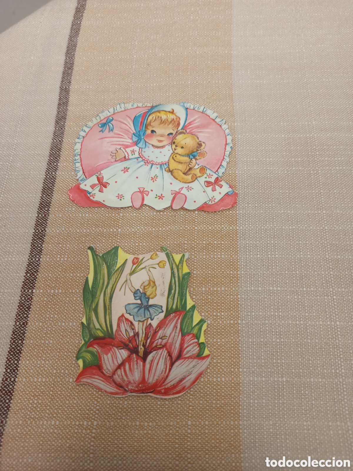 Collezionismo Figurine ritagliate antiche: Dos antiguos cromos troquelados,el m&aacute;s peque&ntilde;o con brillo.