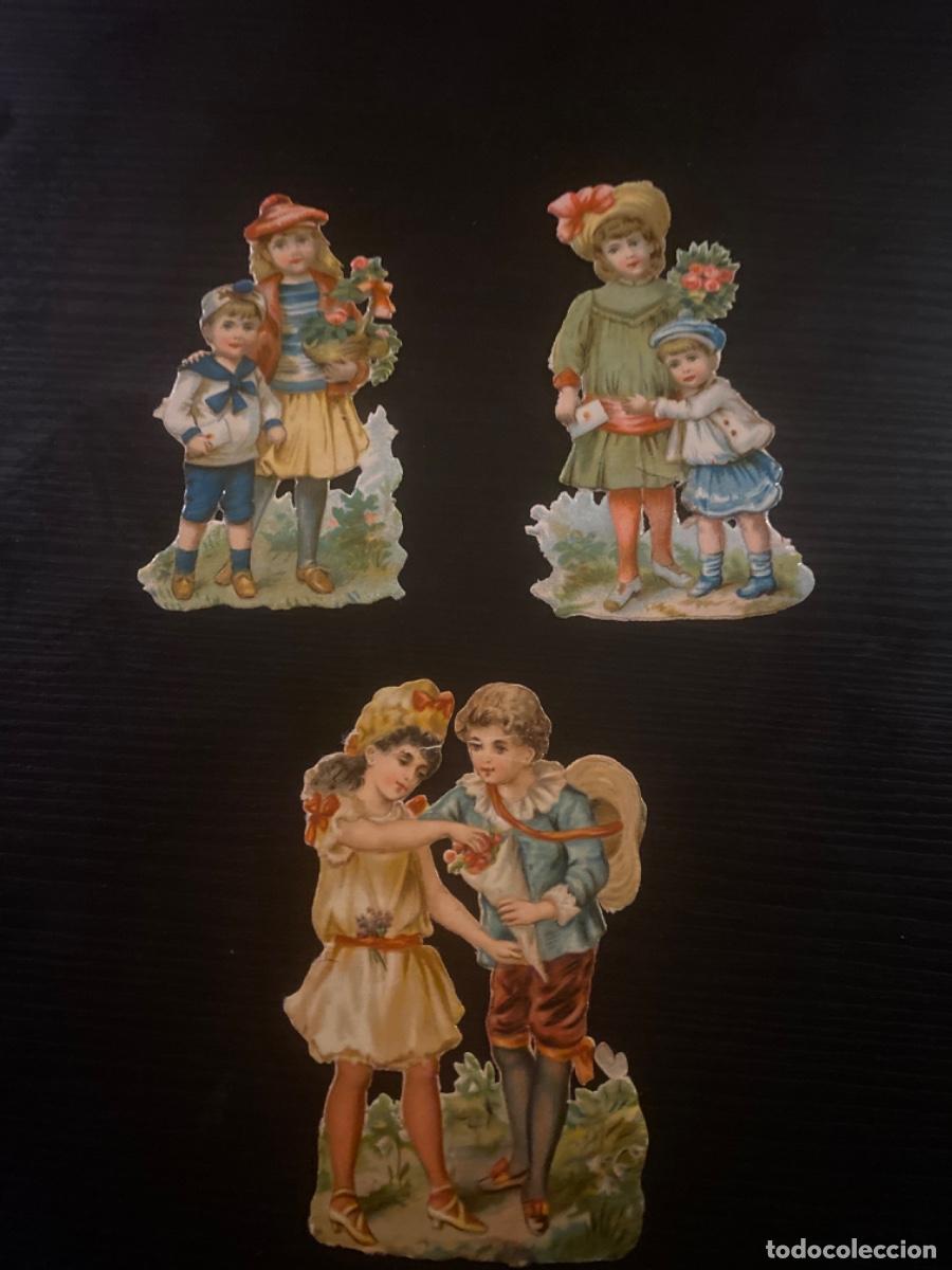 Collezionismo Figurine ritagliate antiche: Cromo troquelado antiguo siglo XIX pareja de ni&ntilde;os 3 unidades