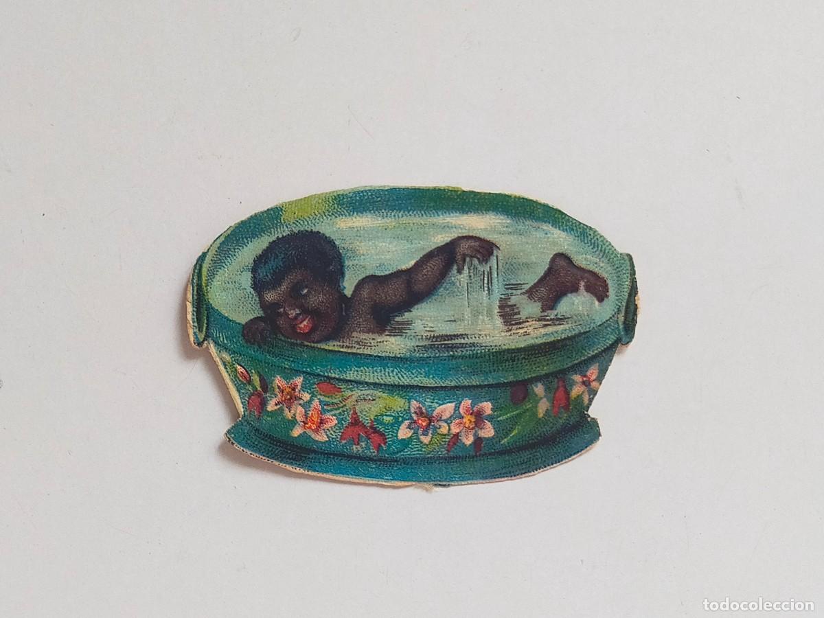 Collezionismo Figurine ritagliate antiche: CROMO TROQUELADO: NI&Ntilde;O NEGRO BA&Ntilde;O EN BARRE&Ntilde;O (Aprox 5 X 4 CM) - Finales XIX, Principios siglo XX