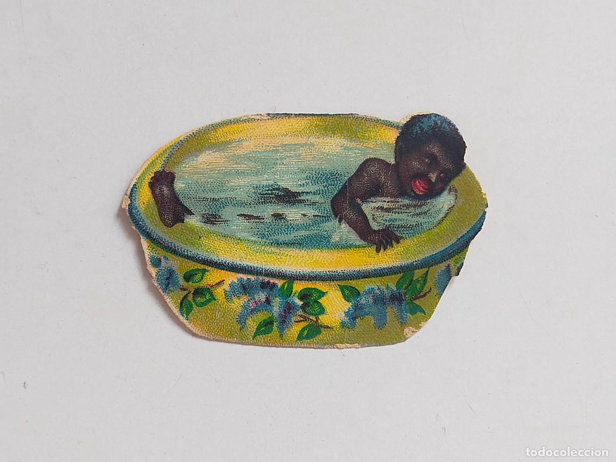 Collezionismo Figurine ritagliate antiche: CROMO TROQUELADO: NI&Ntilde;O NEGRO BA&Ntilde;O EN BARRE&Ntilde;O (Aprox 5 X 4 CM) - Finales XIX, Principios siglo XX