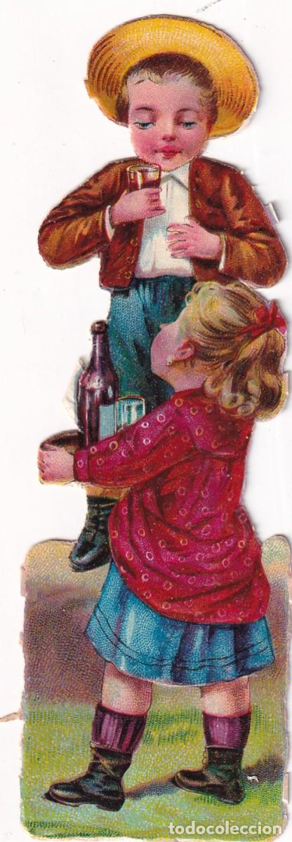 Collectable Antique Stamped Cards: Cromo troquelado con relieve, ni&ntilde;os bebiendo. Sin publicidad en el reverso. 12 cm