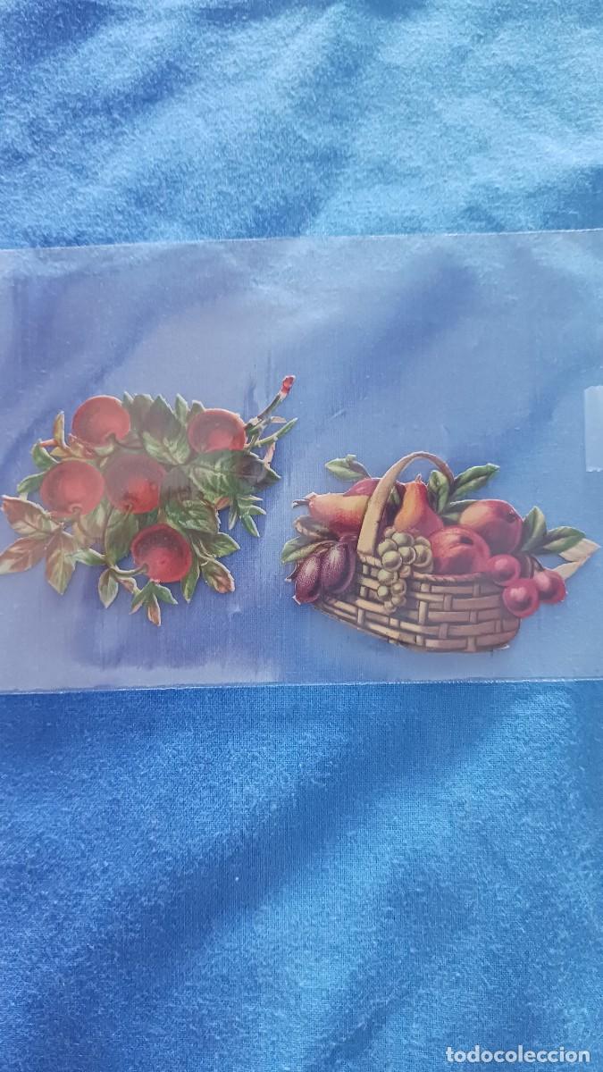 Coleccionismo cromos troquelados antiguos: Antiguos cromos de frutas (2 en total) - Foto 1